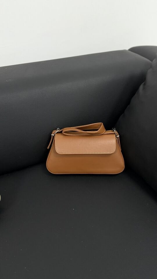 Camel Minimal Kapaklı Omuz ve Çapraz Askılı Kadın Çanta
