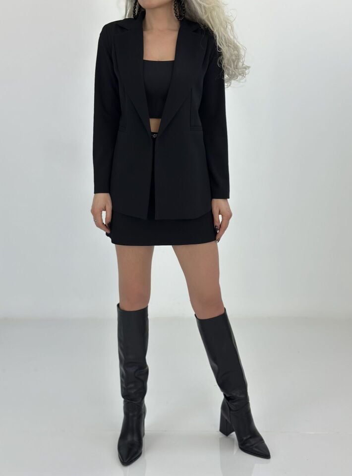 Siyah Bel Oturtmalı Likralı Ceket